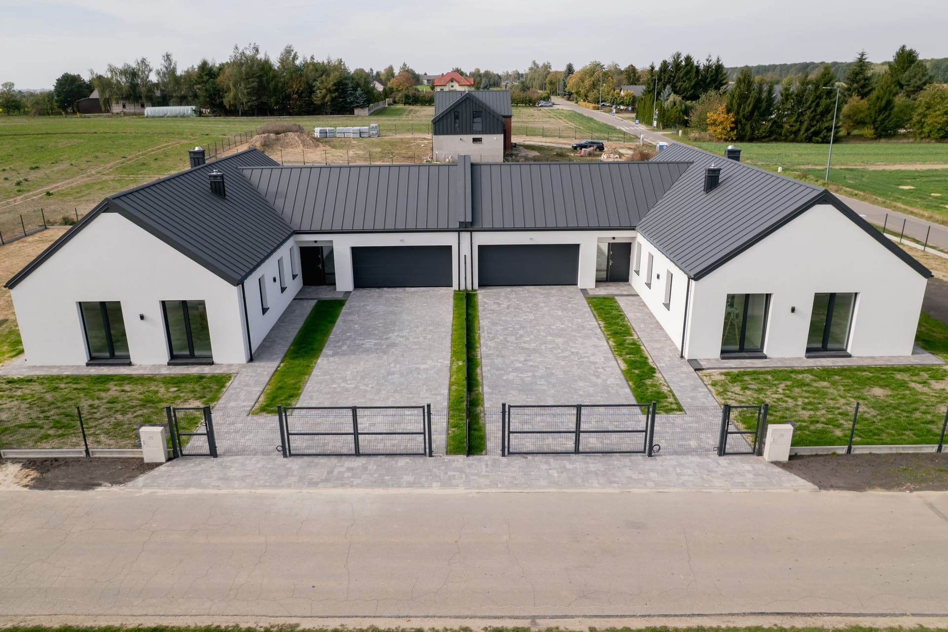 Dwa domy w zabudowie bliźniaczej